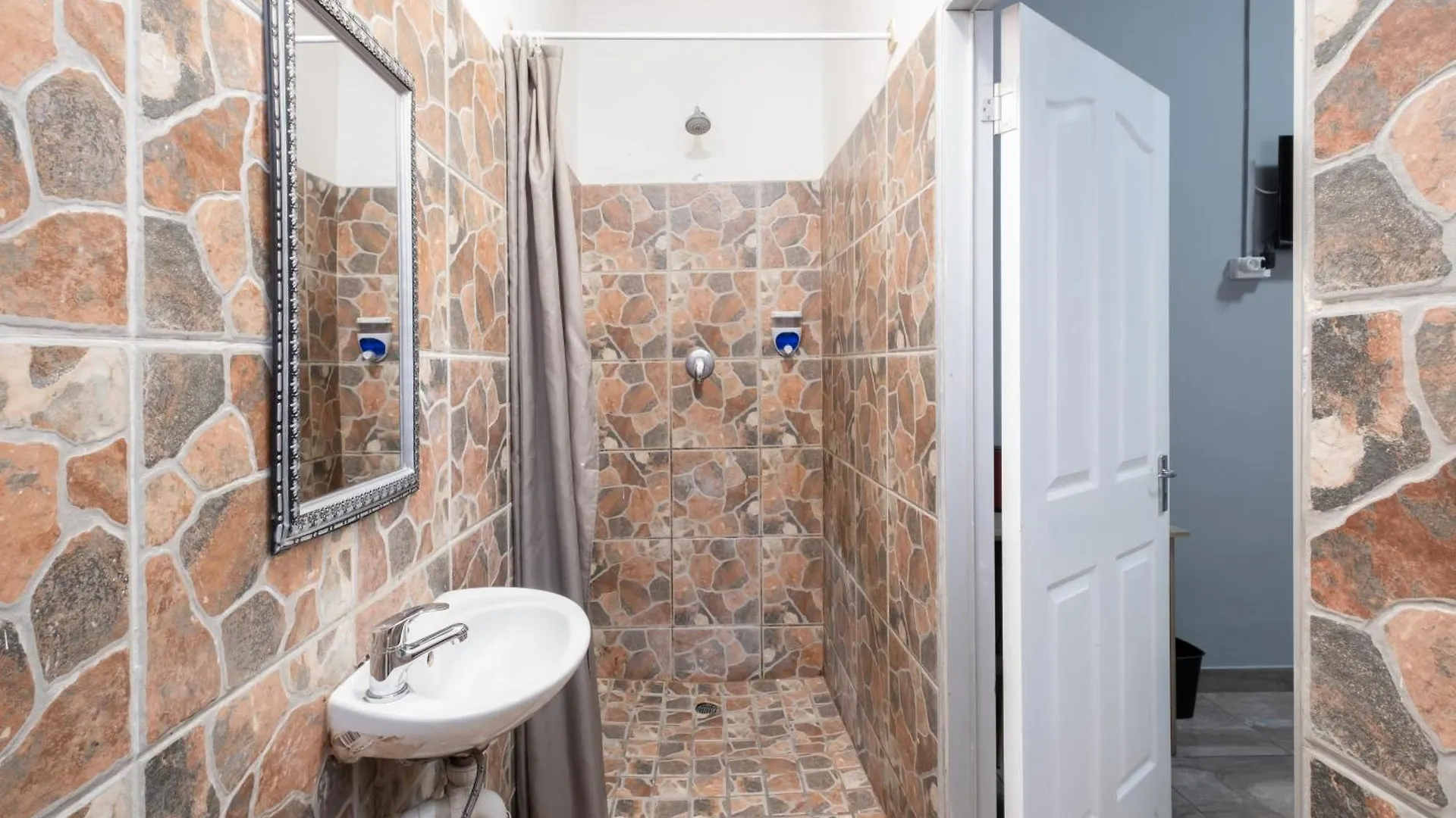 Cape Palm Royal Guest House Cape Town