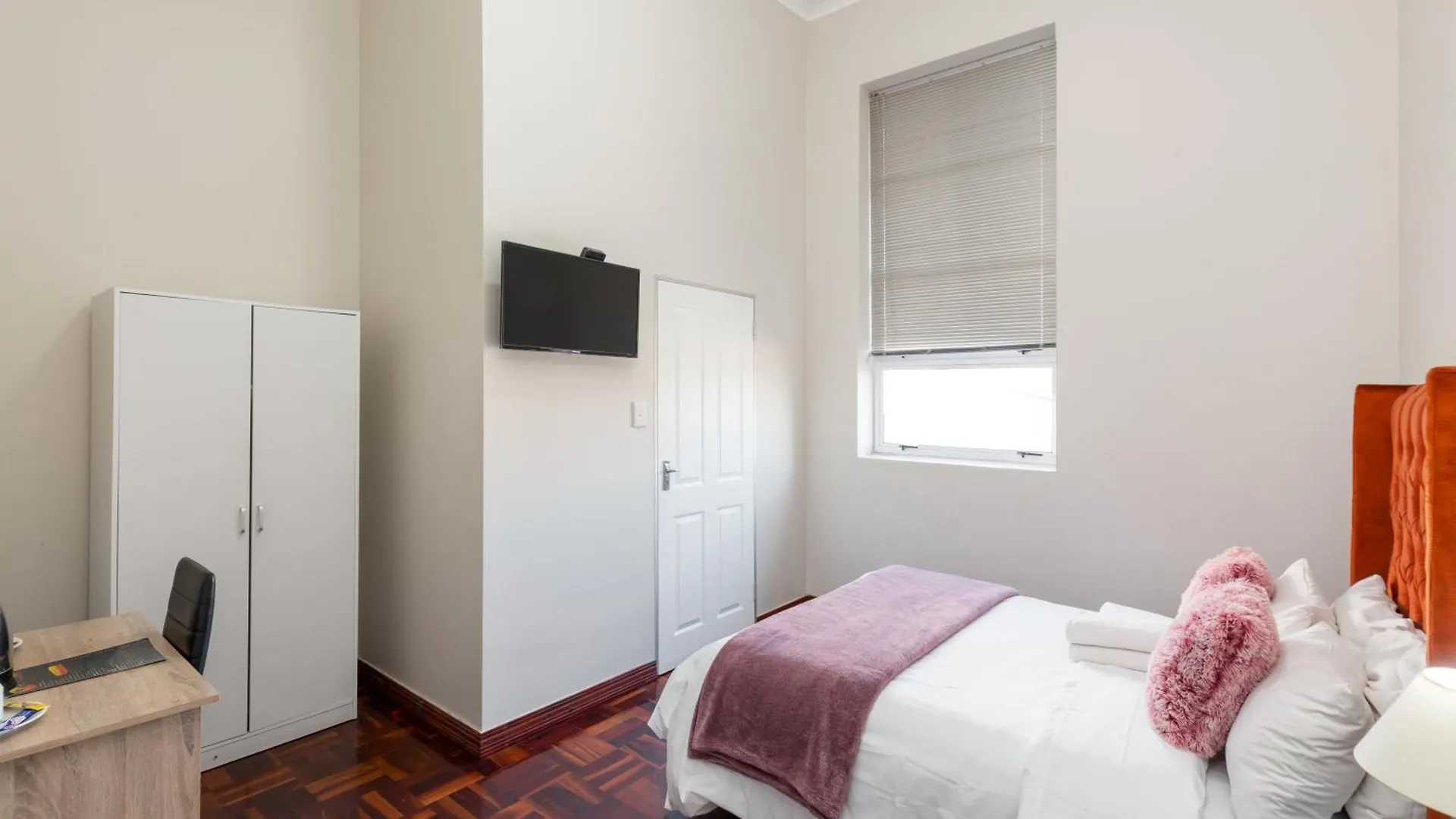 Cape Palm Royal Guest House Cape Town